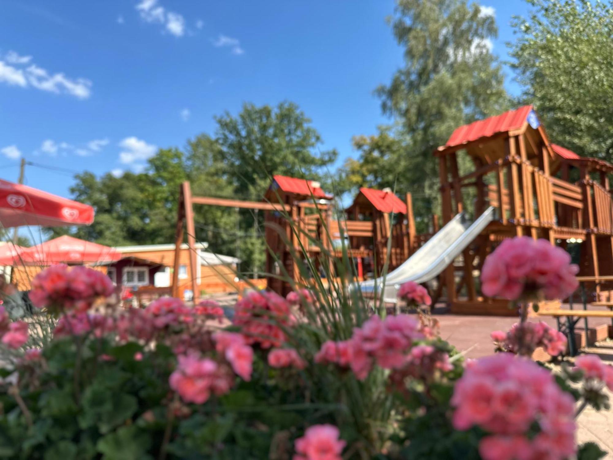Ferien-& Erlebnispark Ploetzky Schönebeck Exteriör bild